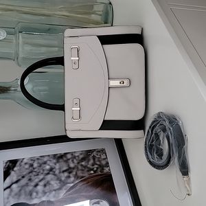 Guess Kingsley Satchel